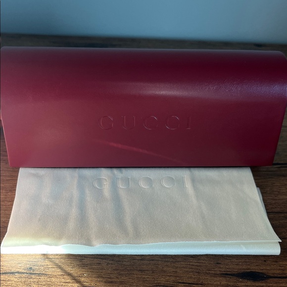 Gucci Women's Black Sunglasses with Gold Accents - Picture 8 of 10